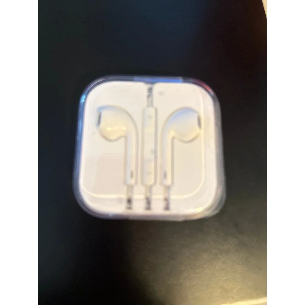 Apple Wired Earbuds with Microphone for Cell Phones